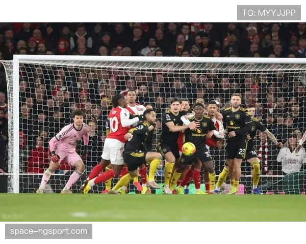 深度战术:复盘曼联三月防线,高空球防守已成系统性漏洞 深度战术:复盘曼联三月防线,高空球防守已成系统性漏洞